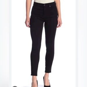 7 For All Mankind – Gwenevere Skinny Jean Mid Rise 
BLACK / 26